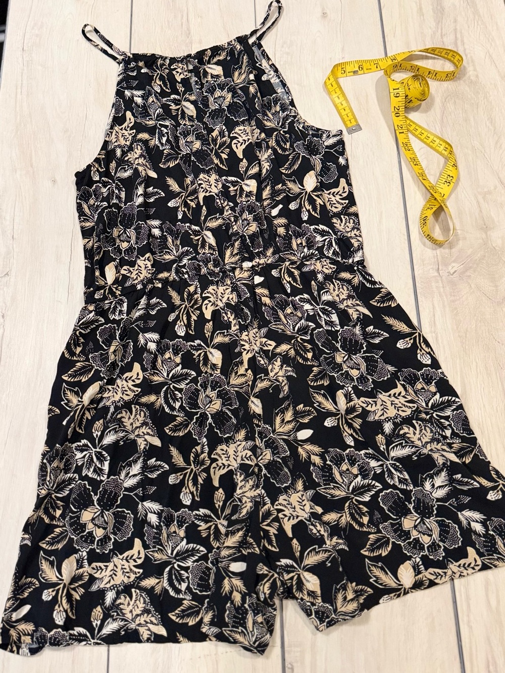 Old Navy Black Floral Print Pockets Halter Romper Large Neutral Summer Coastal - Picture 3 of 13